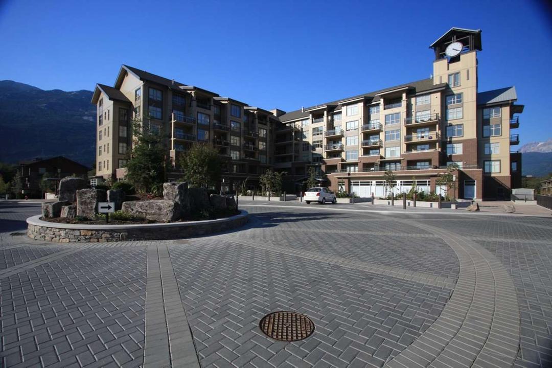 1235 village green way
