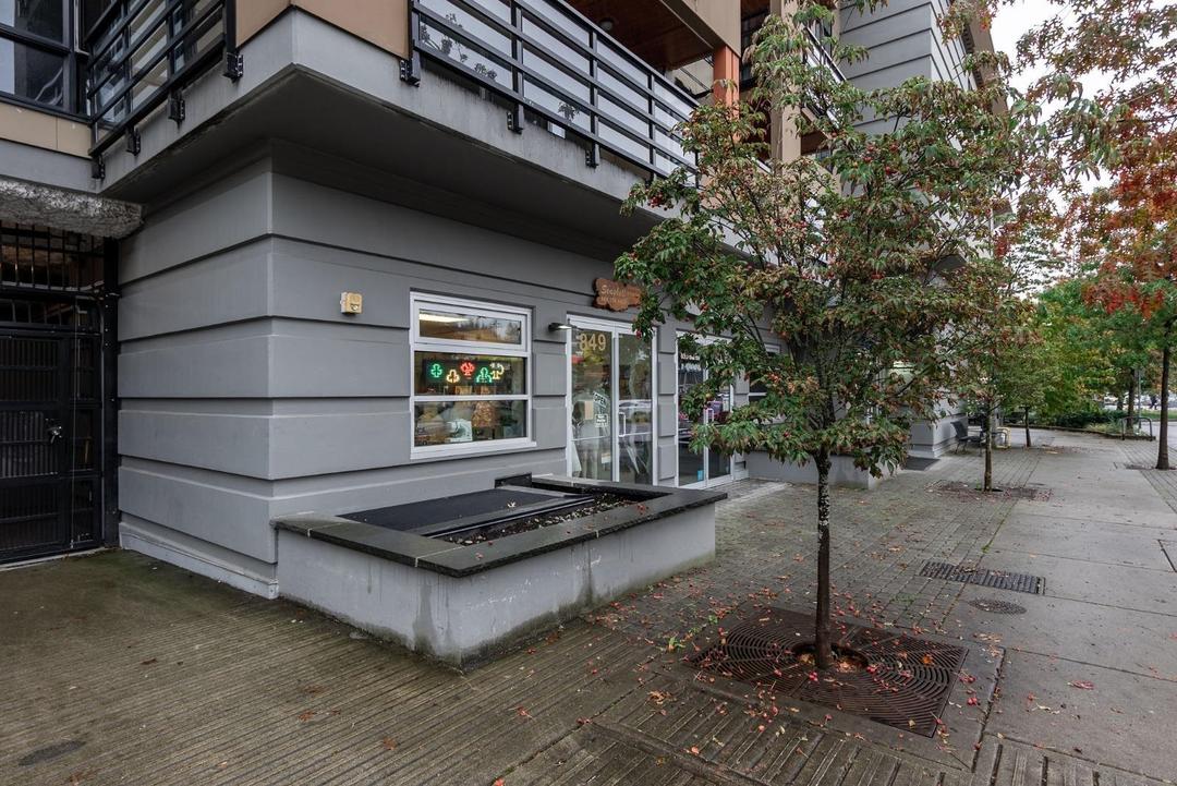849 w 15th street