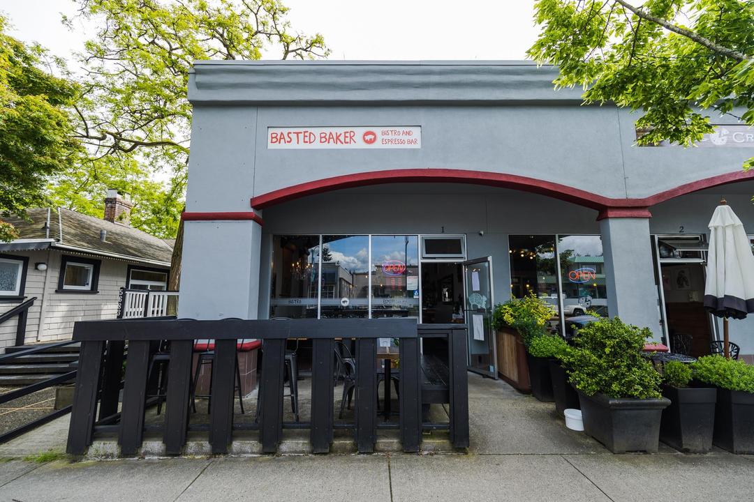 5685 cowrie street