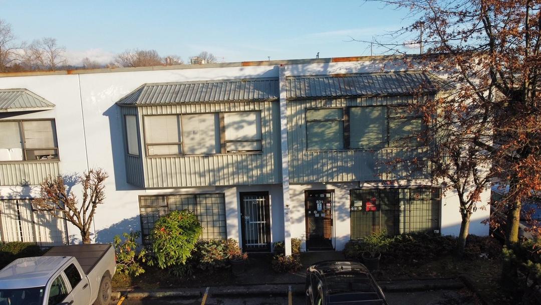 831 w 1st street