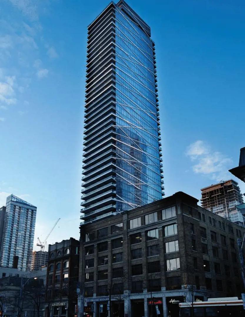 224 king st w