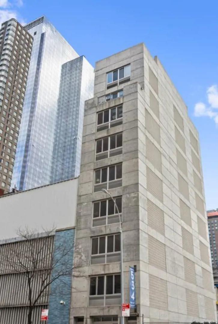 534 w 42nd st